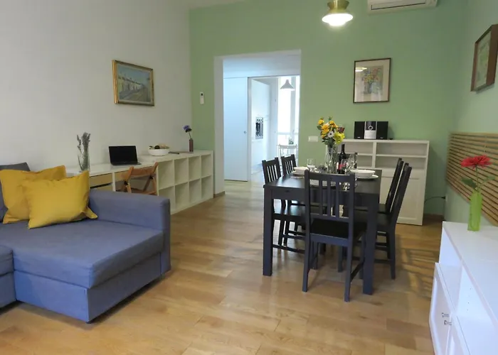 Santa Croce Apartment